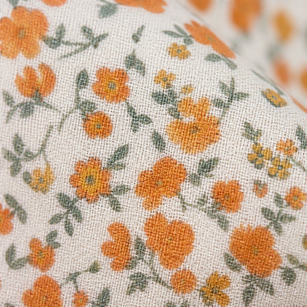 Détail du coton à petites fleurs orangées
